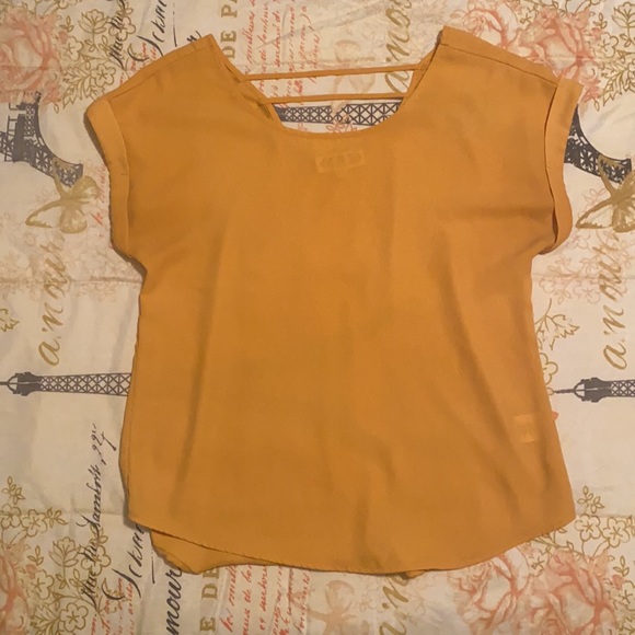 Women’s blouse bundle - Picture 4 of 9